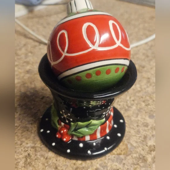 Ornament and Hat Holiday Salt And Pepper Shaker Set - Picture 6 of 6